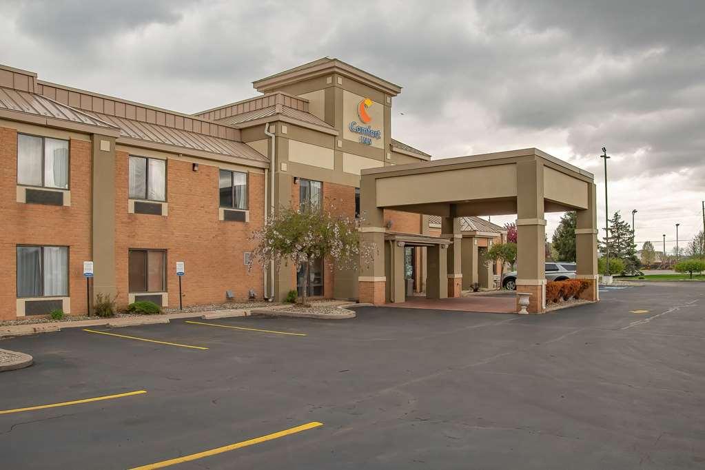 Comfort Inn Huntington Near University Esterno foto