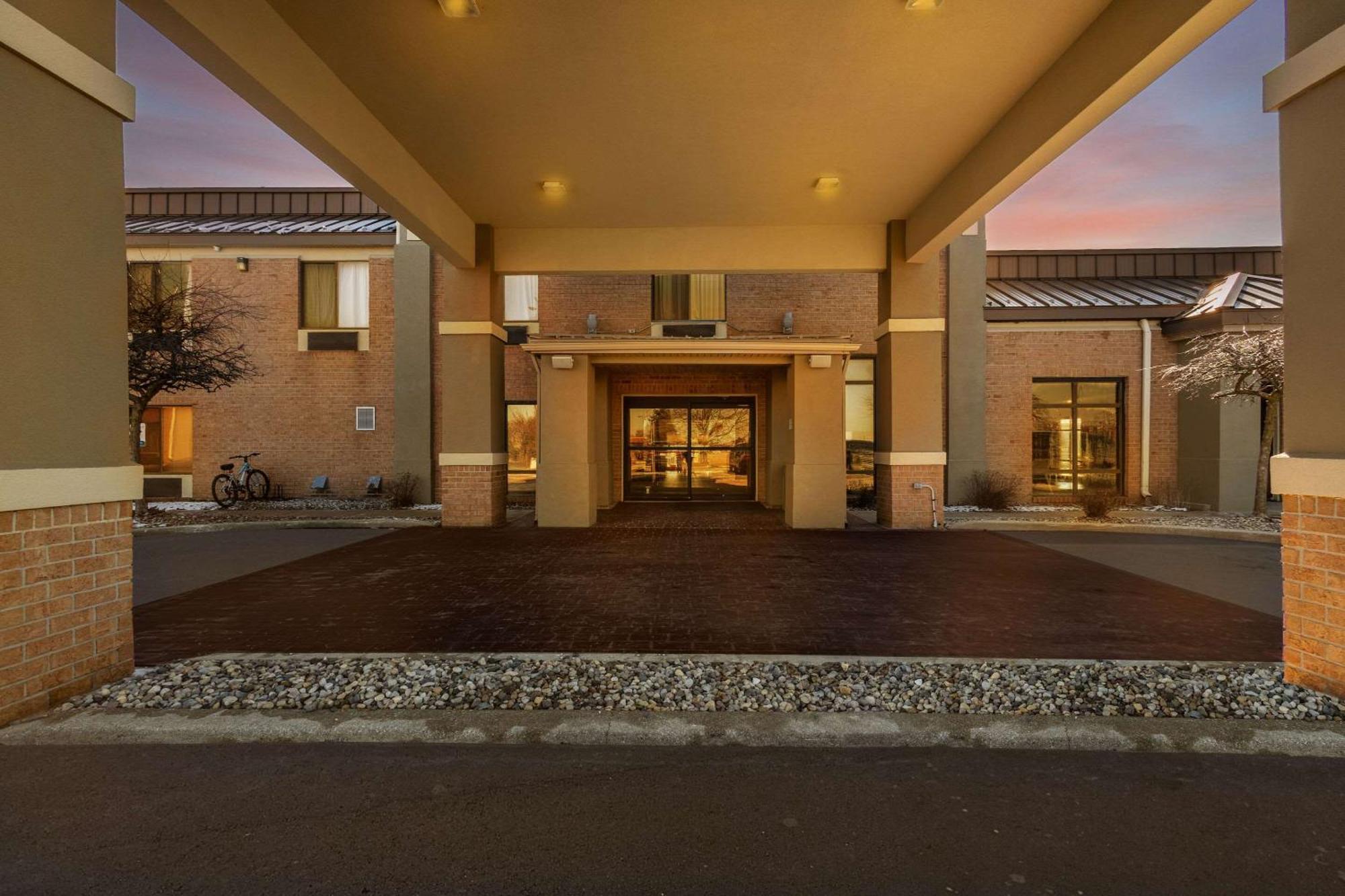 Comfort Inn Huntington Near University Esterno foto