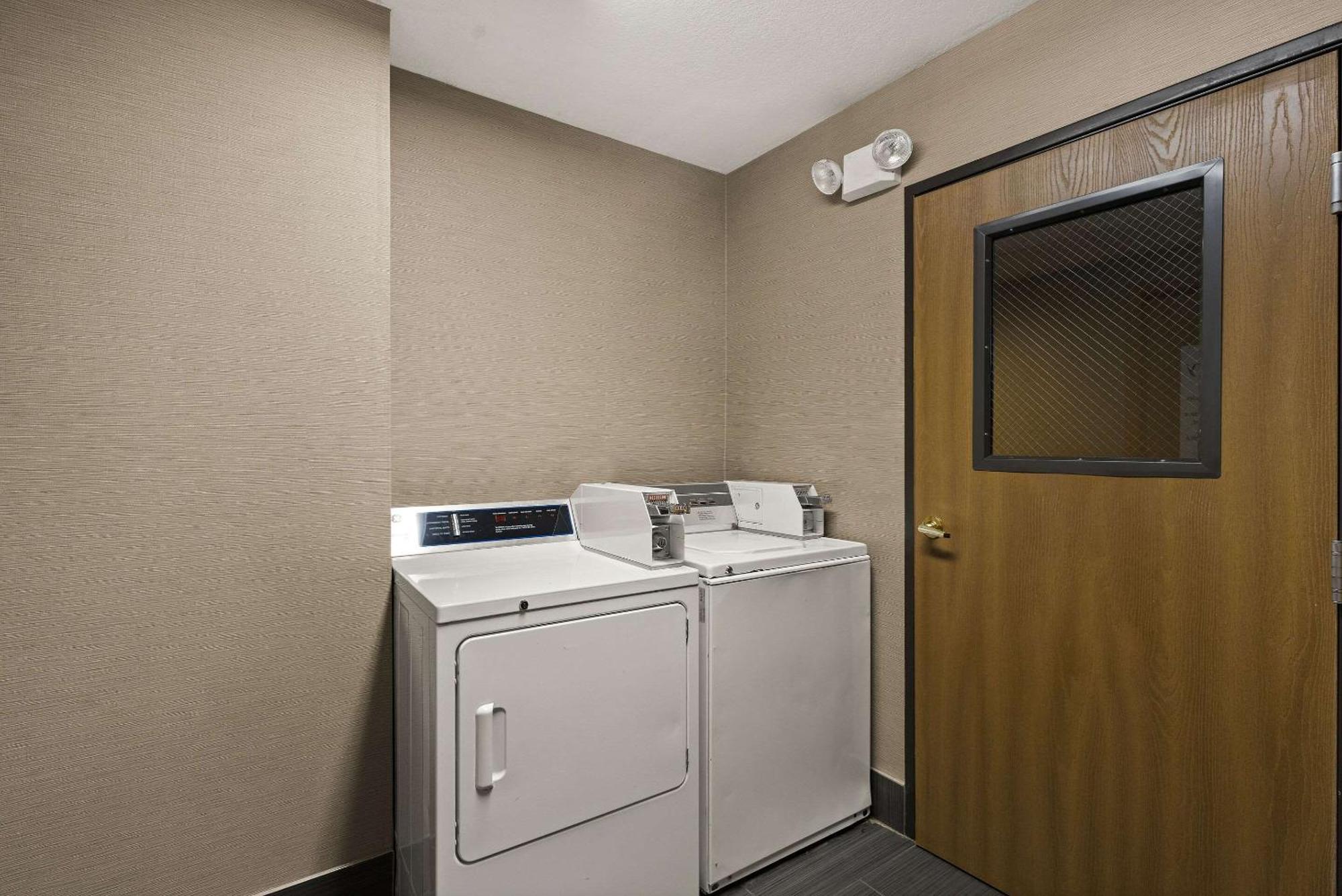 Comfort Inn Huntington Near University Esterno foto