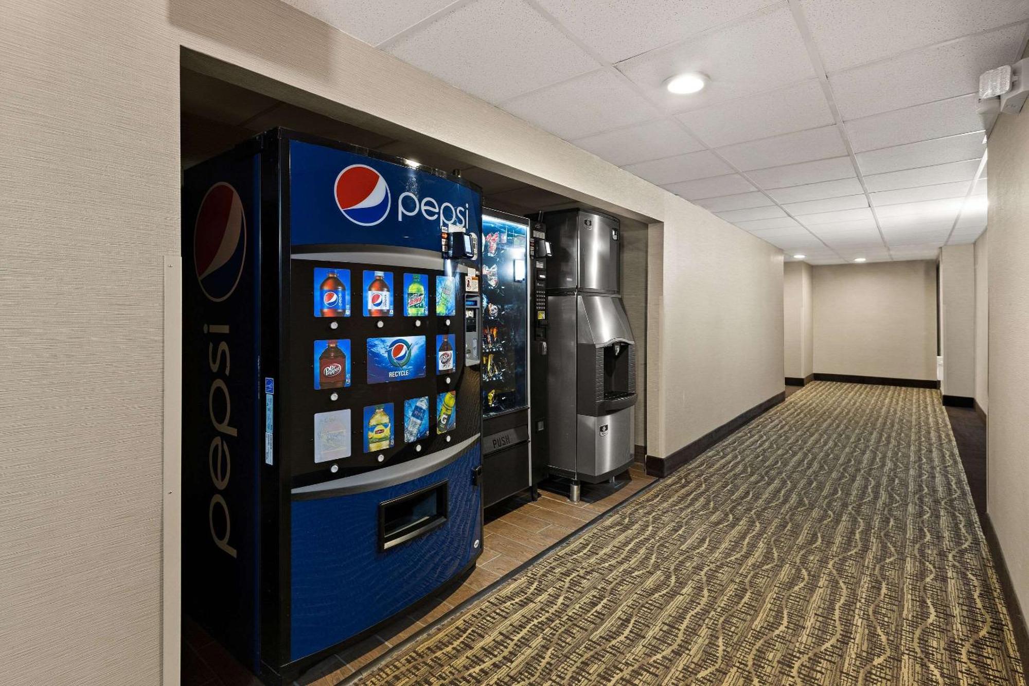 Comfort Inn Huntington Near University Esterno foto