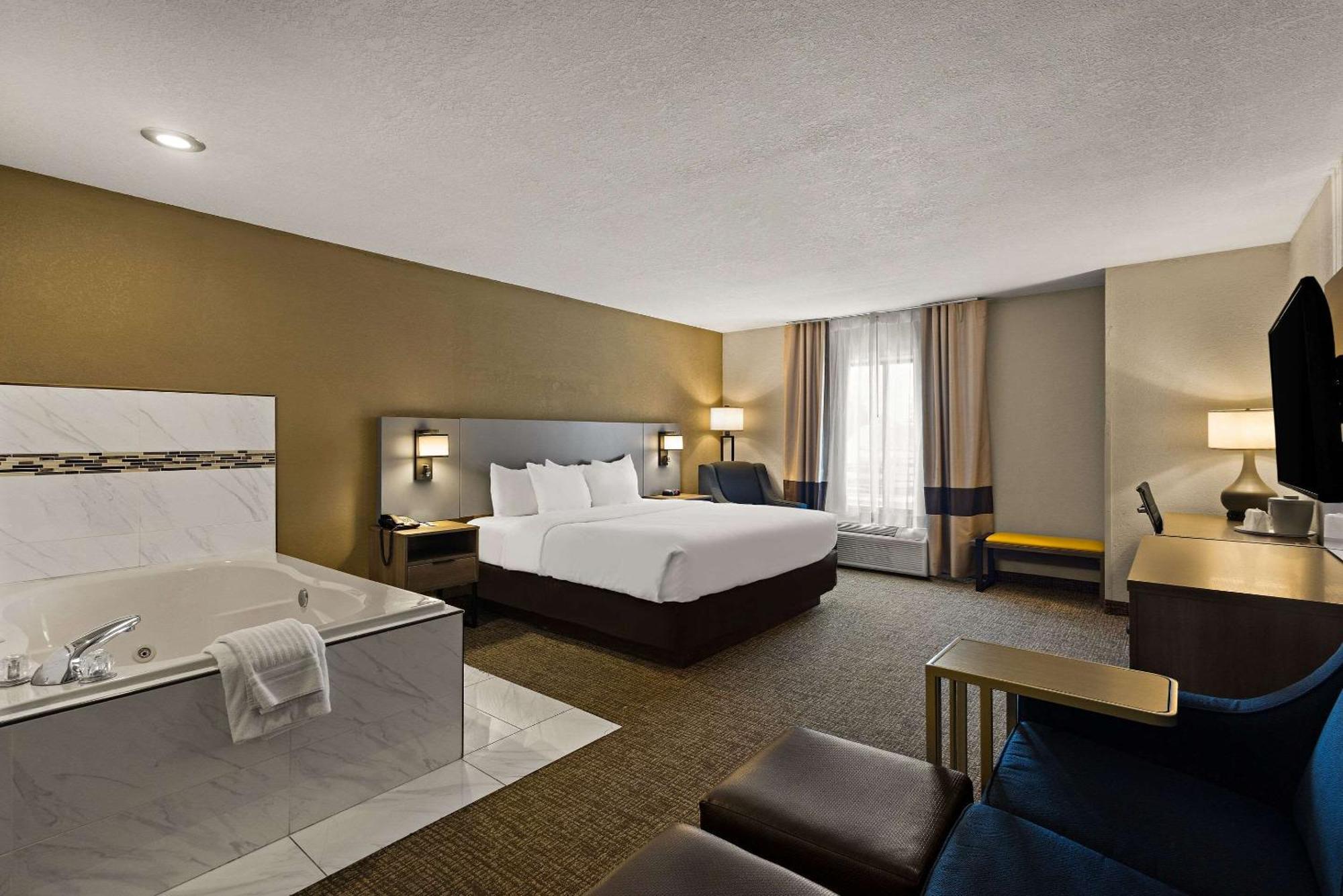 Comfort Inn Huntington Near University Esterno foto